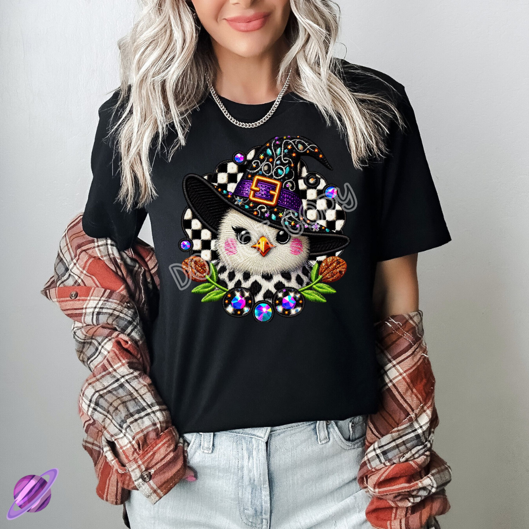EMBROID WITCH CHECK CHICK TEE