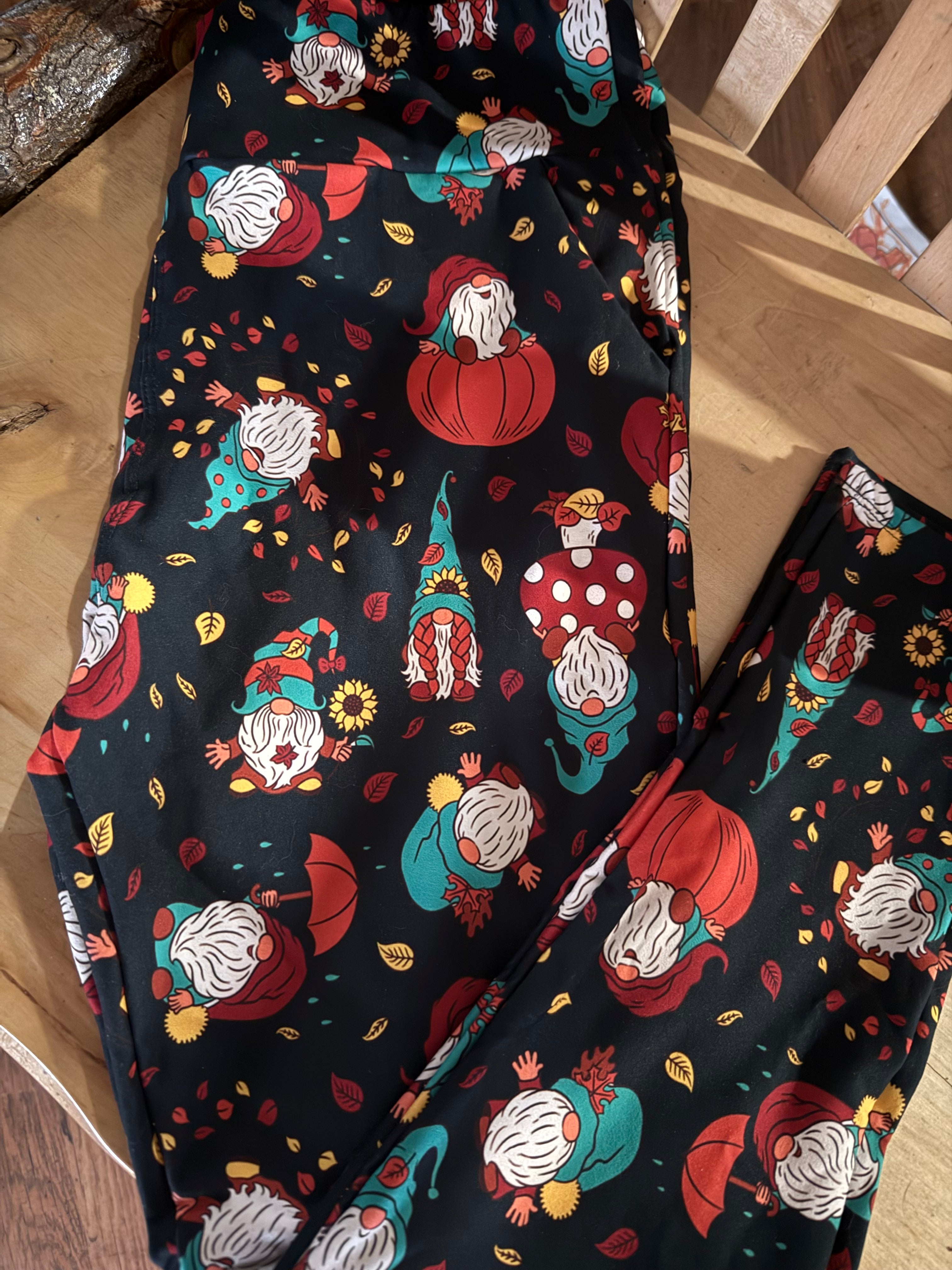 Fall gnomes with side slit pockets