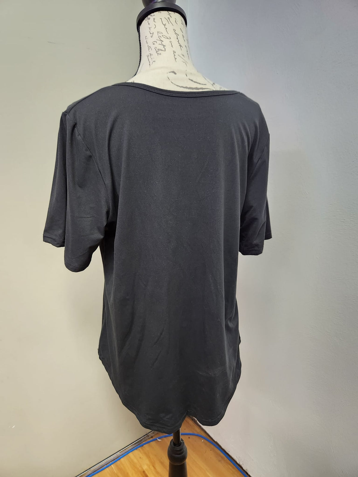BLACK ROSE-PATTERN PANEL OUTFIT RUN-SOFT CLOSE 7/10 HARD CLOSE 7/12
