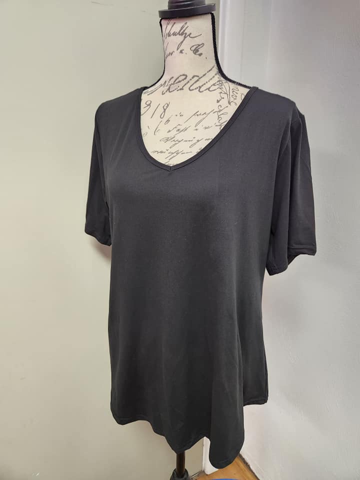 BLACK ROSE-PATTERN PANEL OUTFIT RUN-SOFT CLOSE 7/10 HARD CLOSE 7/12