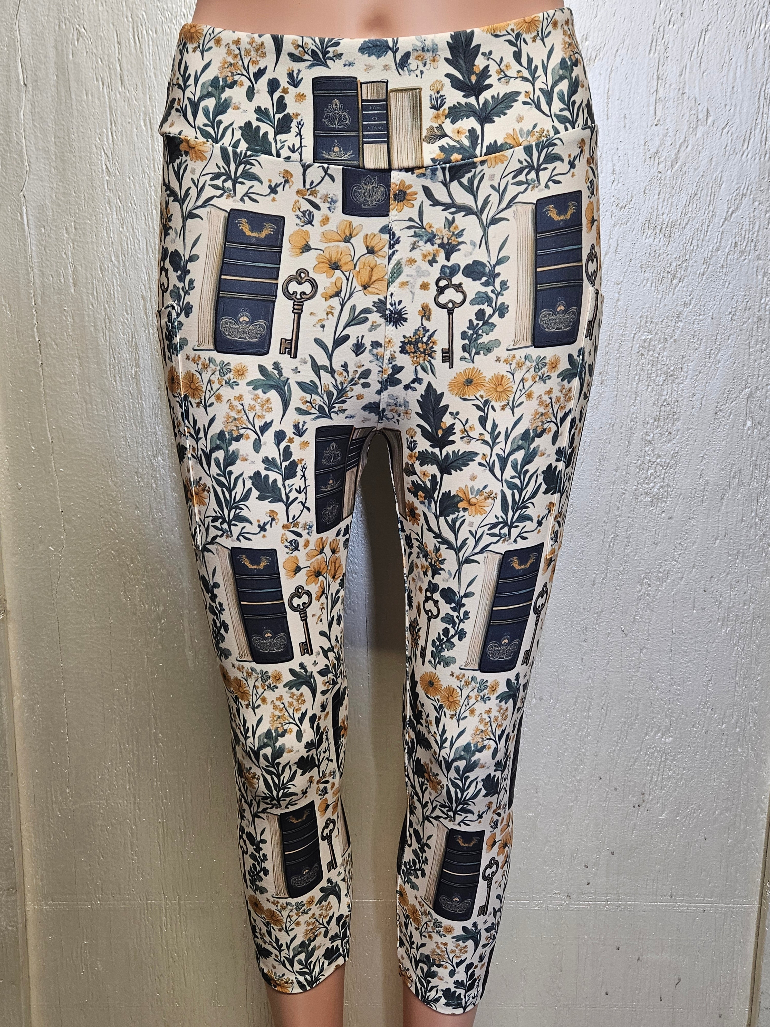 Book Floral capris with pockets