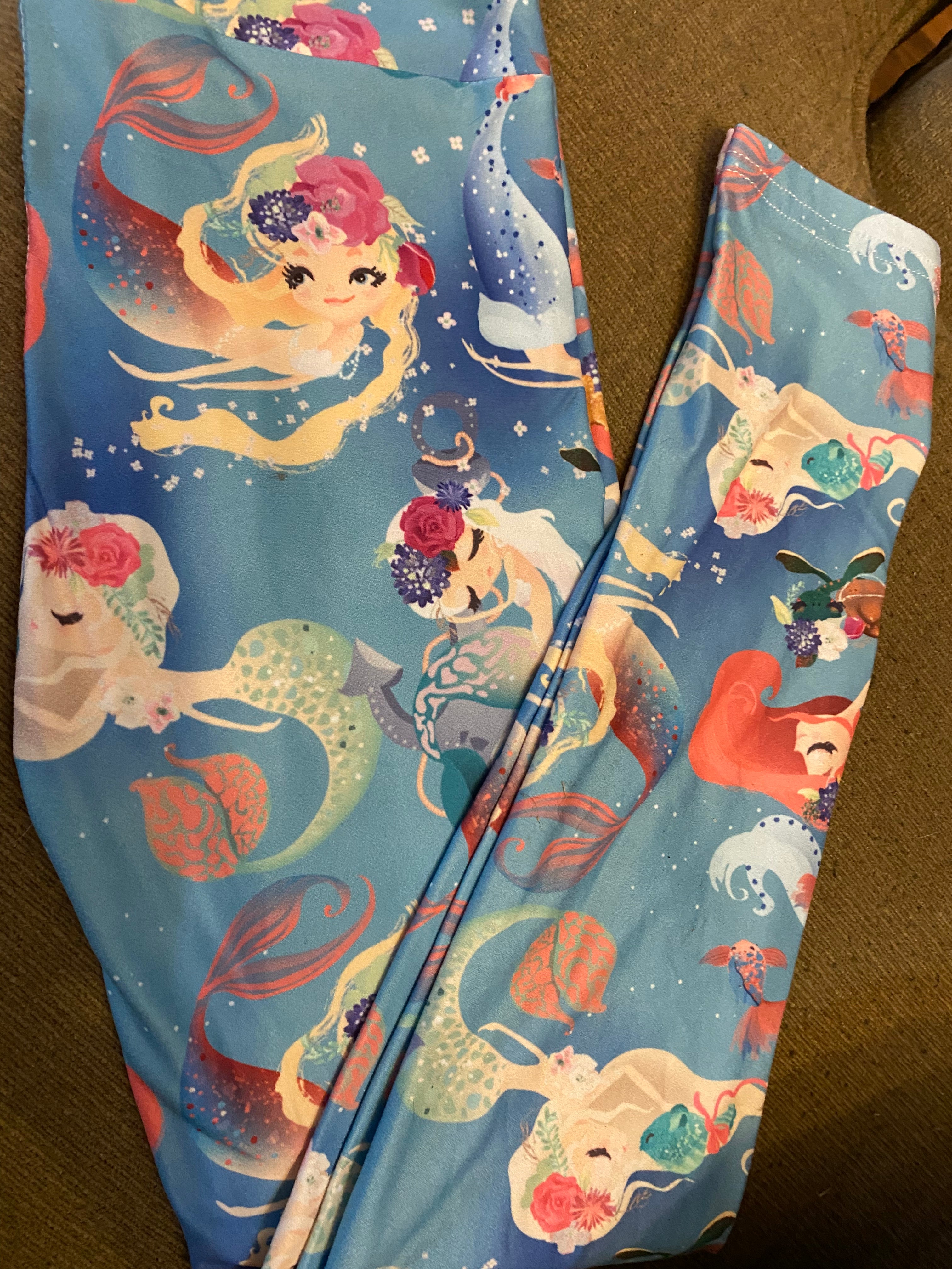 Ocean Mermaids  Kids l/xl leggings