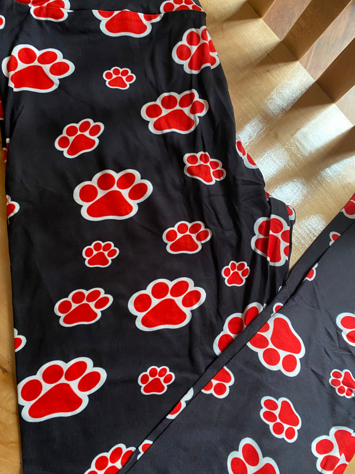 Red paw tc leggings