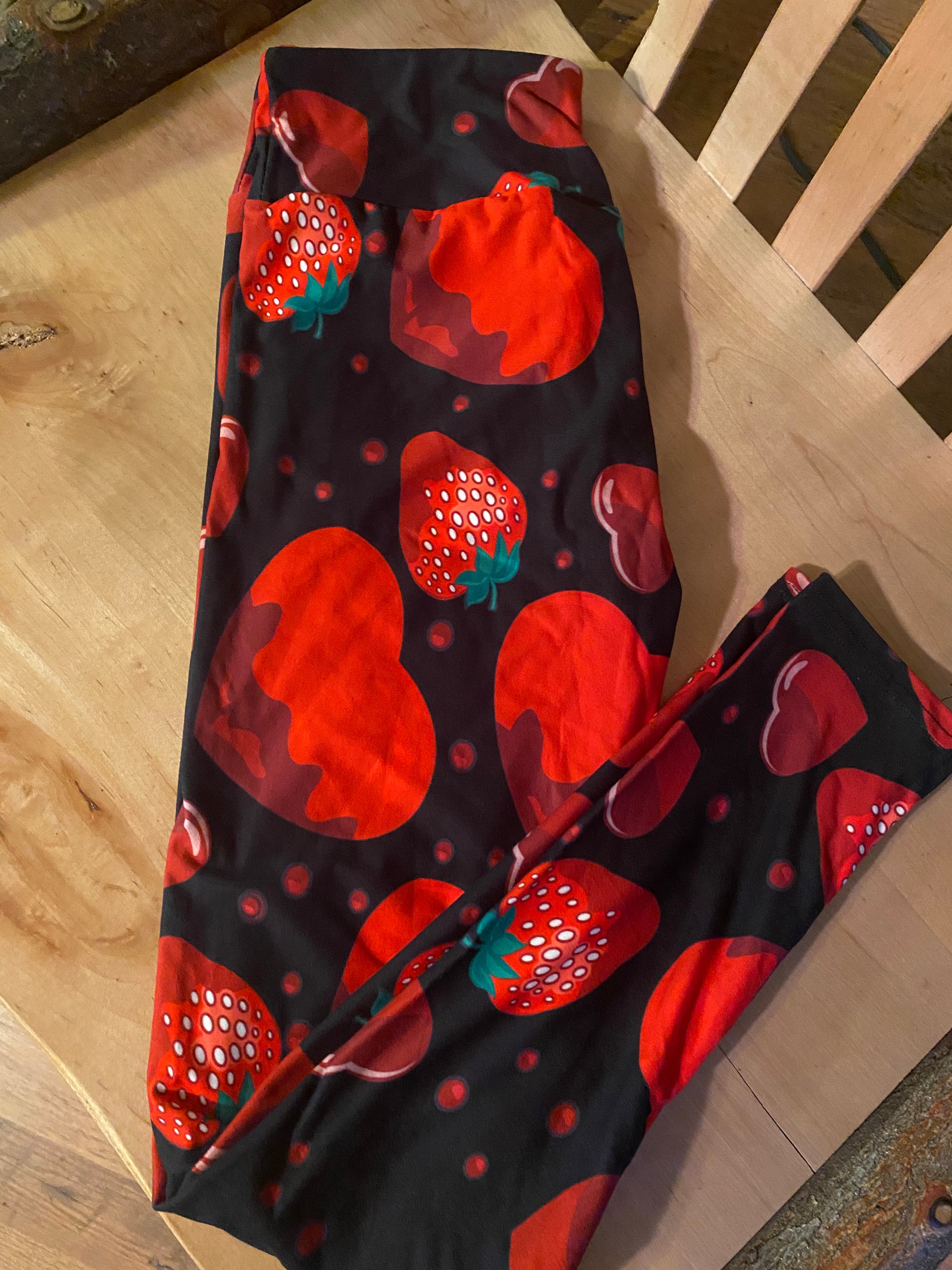 Chocolate covered strawberries os leggings