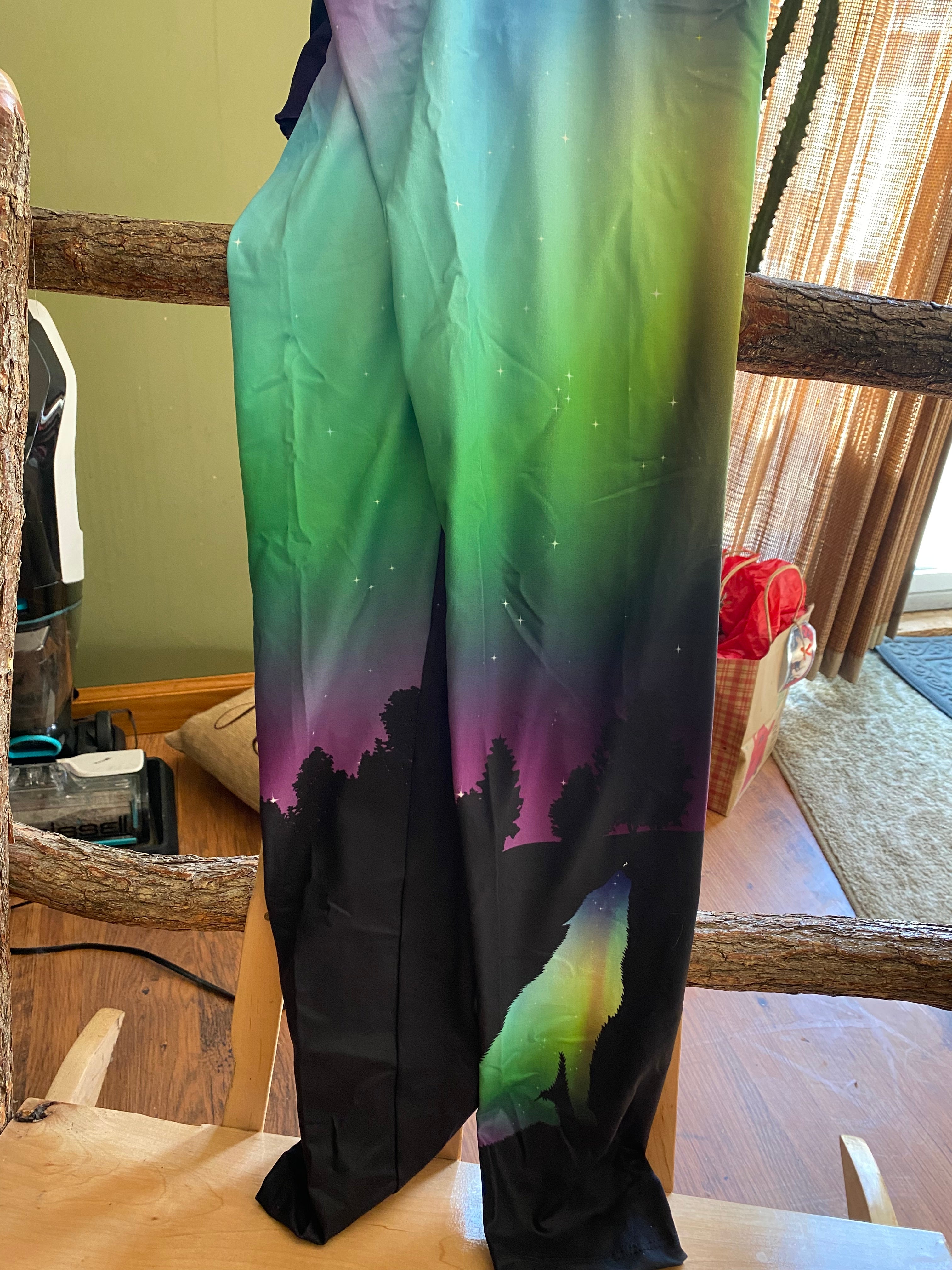 Northern lights wolf os leggings